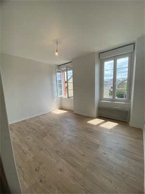 studio à la location -   44110  CHATEAUBRIANT, surface 28 m2 location studio - UBI452369570